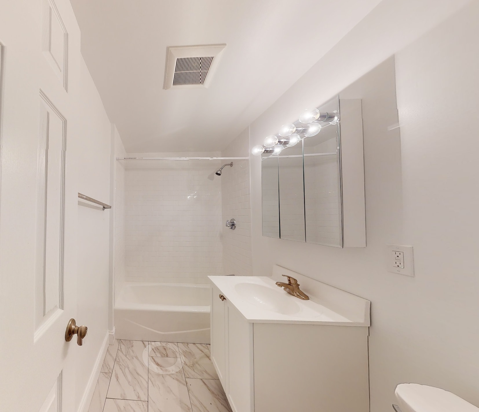 Building Photo - 125 Edgemere Rd