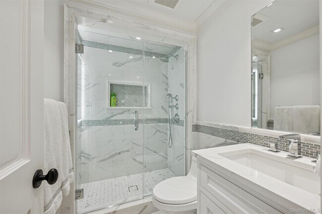 Building Photo - 30 Club Ln