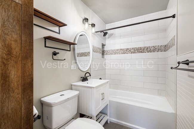 Building Photo - 2245 S King St