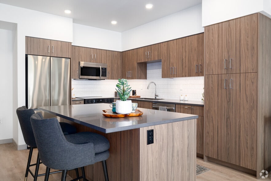 1BR, 1BA - 950SF - Kitchen - Broadstone Saratoga