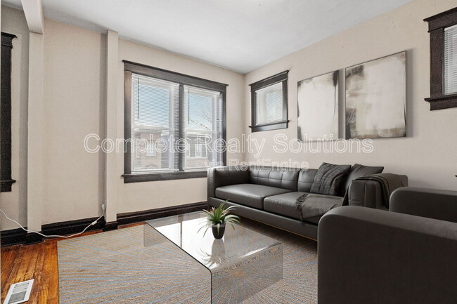 Primary Photo - 3001 S Compton Ave