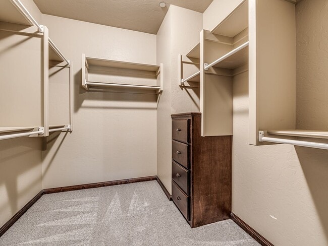 Building Photo - Luxury Edmond Townhome Overlooking Waterfa...