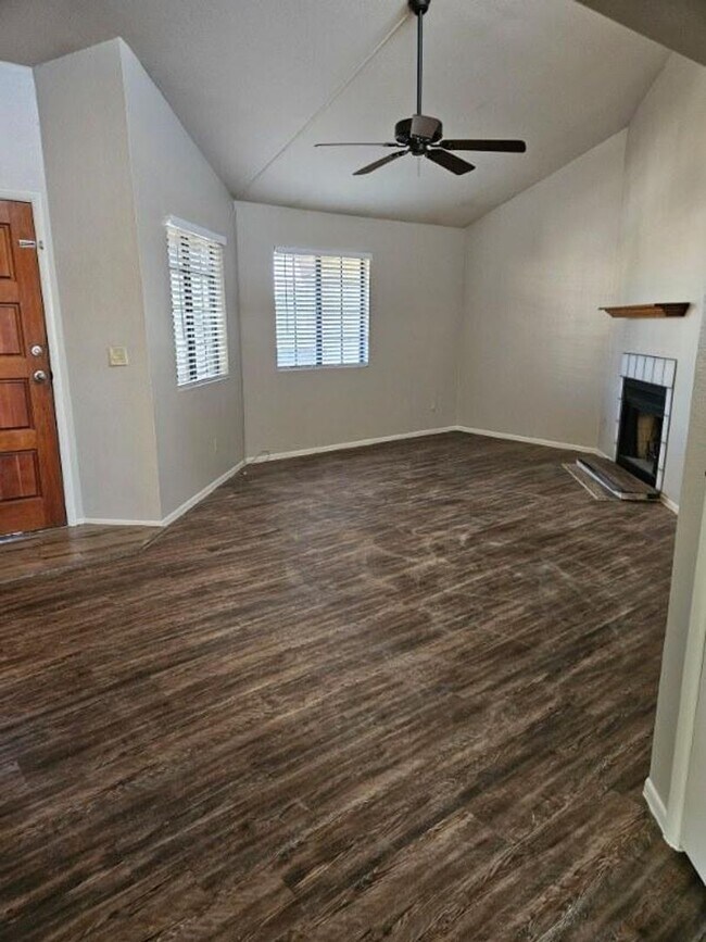 Building Photo - Fantastic 2bdrm condo Union Hills and 19th...