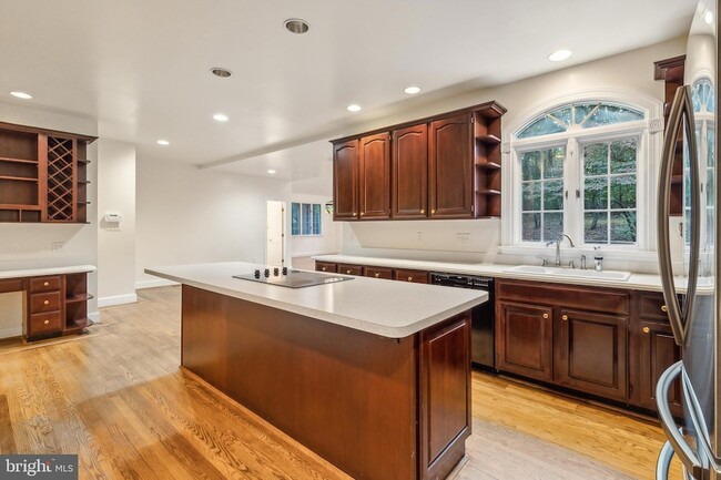 Building Photo - 2527 Hunter Mill Rd