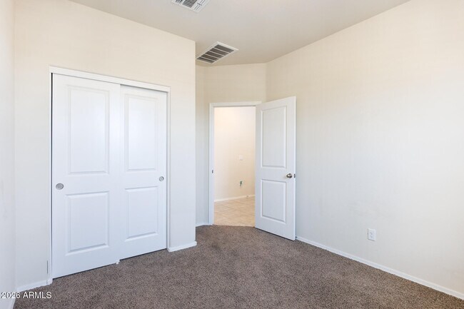 Building Photo - 1075 W Avalon Canyon Dr