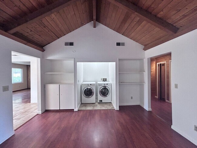 Building Photo - 441 Haggin Ave