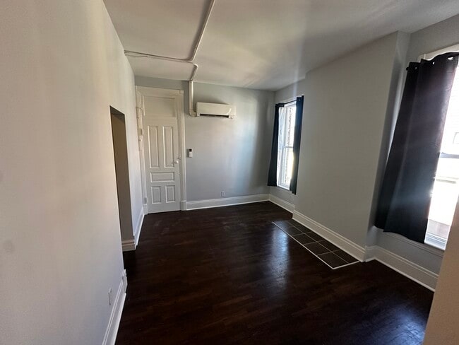 Building Photo - 1028 S State St