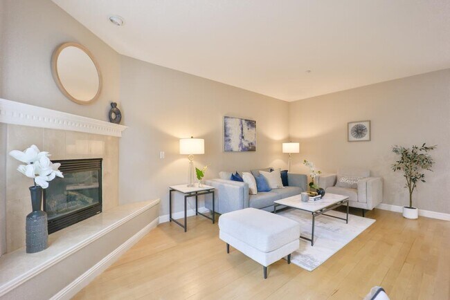 Building Photo - 492 Tyndall St