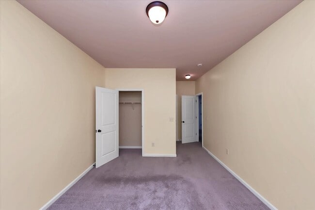 Building Photo - 6059 Cove Park Dr