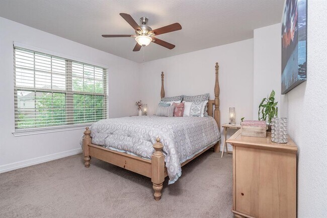 Building Photo - 1217 Naranjo Dr