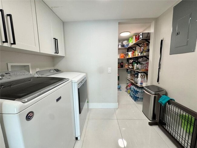 Building Photo - 3 bedroom in Pembroke Pines FL 33026
