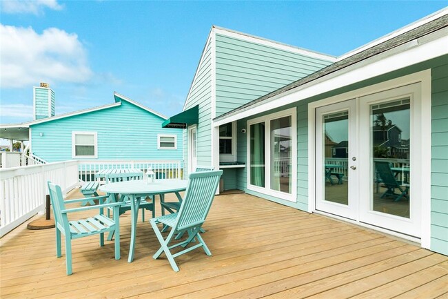 Building Photo - 13638 Pirates Beach Blvd