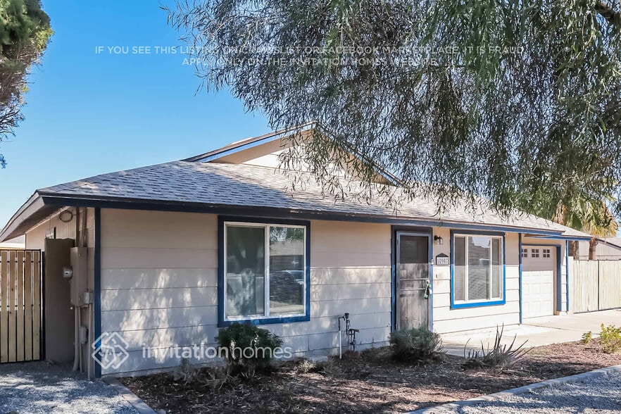 Building Photo - 10907 N 72nd Ave