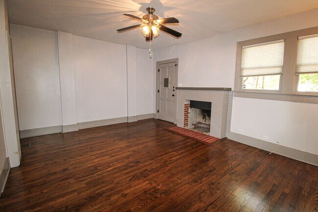 Building Photo - 436 W Rosewood Ave