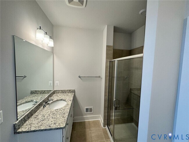 Building Photo - 1025 N Lombardy St