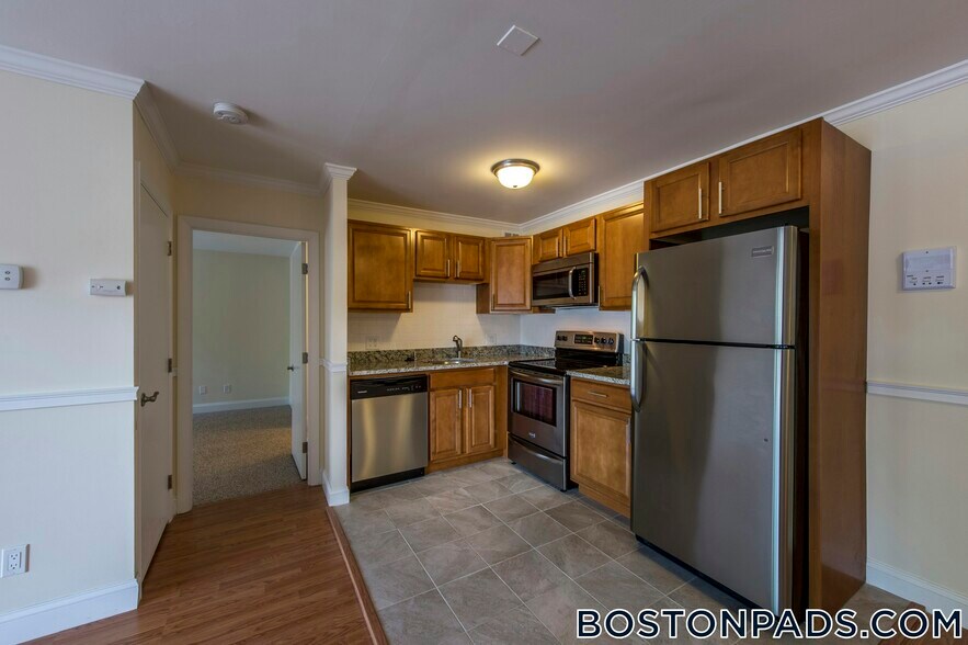 Building Photo - 18 Westgate Dr