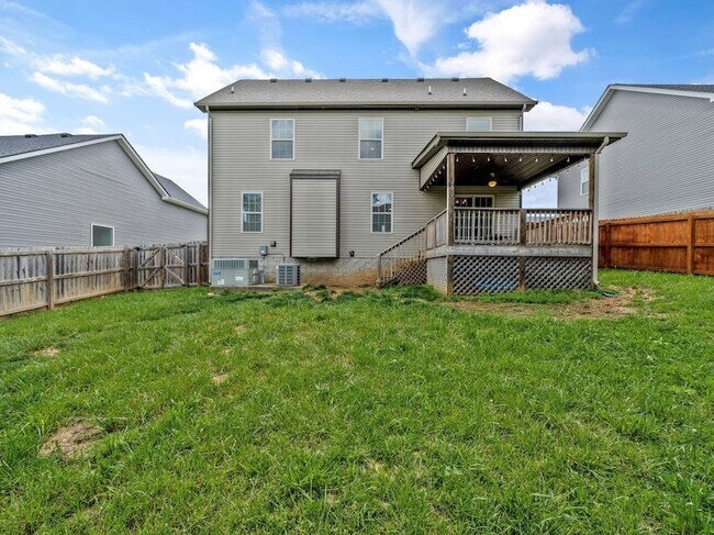 Building Photo - 543 Woodtrace Dr