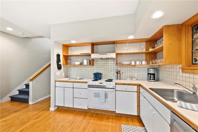Building Photo - 18 E Genesee St