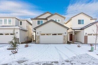 Building Photo - Beautiful 4bd/2.5ba Home in the Moxie Ridge Community!