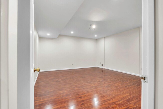 Building Photo - 8616 Chateau Dr