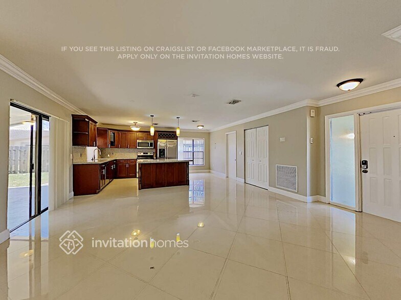 Building Photo - 562 SW 168th Way