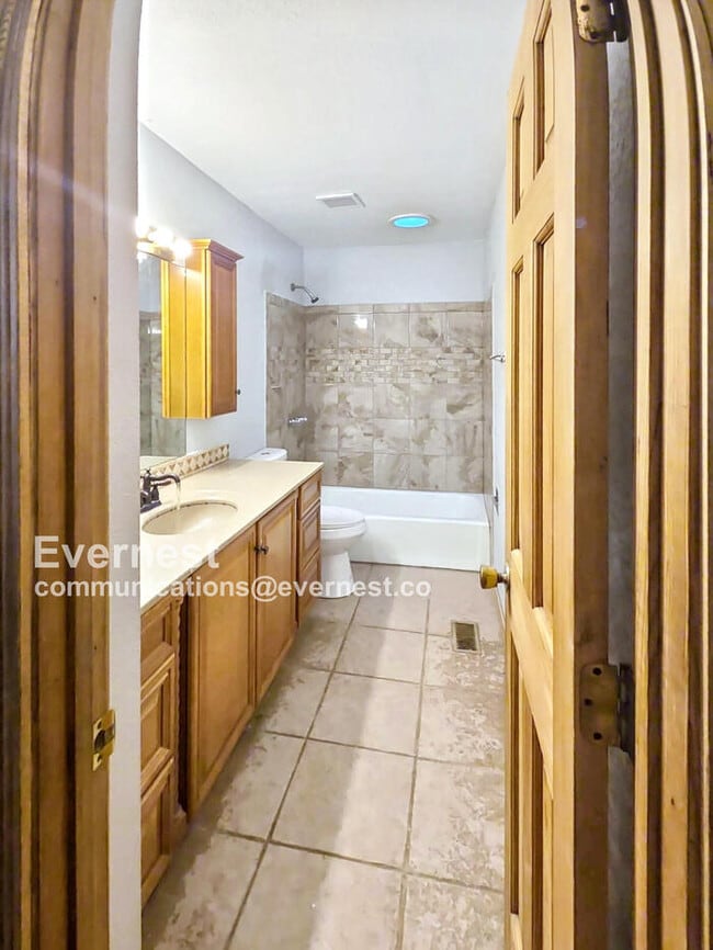 Building Photo - 1609 W 26th St