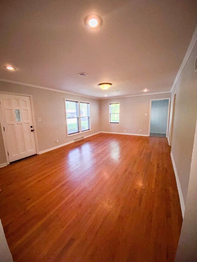 Building Photo - 3 bd/1 ba 1,272 sqft single family home