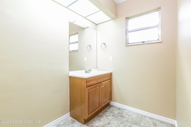 Building Photo - 1109 Pace Dr NW