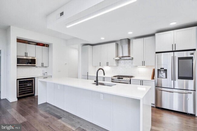 Building Photo - 1501 N 31st St