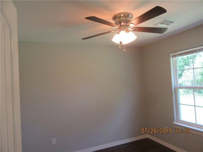 Building Photo - 1108 S Haden