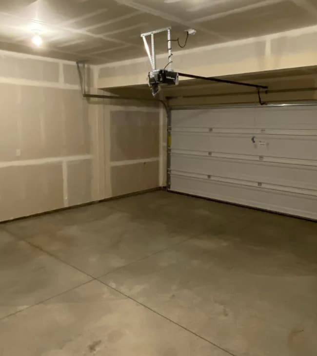 Building Photo - Like New 4 Bed Home Near Old Mill with A/C, Pool Access