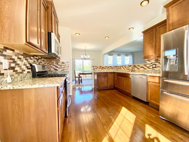 Building Photo - 10S420 Carrington Cir