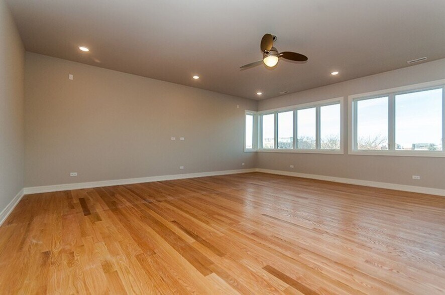 Building Photo - 1641 W Grand Ave