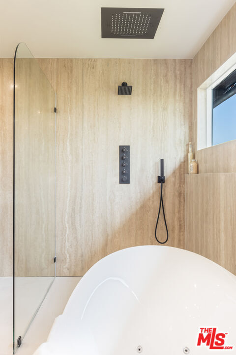 Building Photo - 8300 Grand View Dr