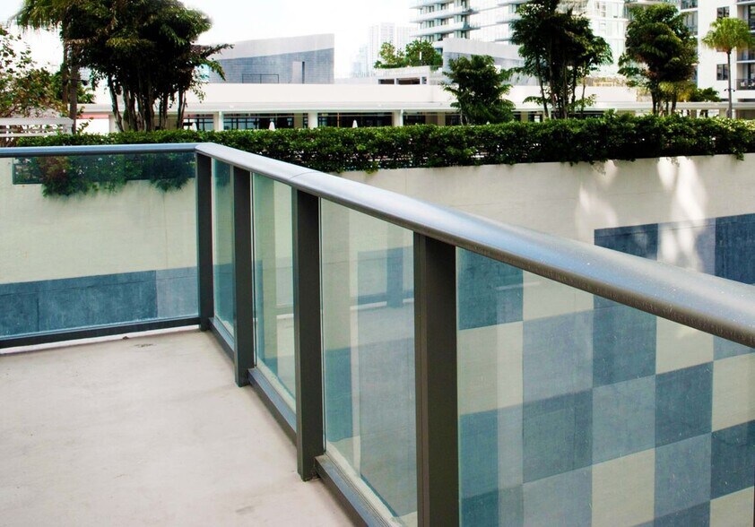 Building Photo - 11 NE 6th St