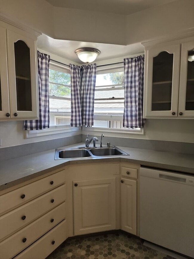 Building Photo - Gorgeous Lemon Grove home with Vintage character!