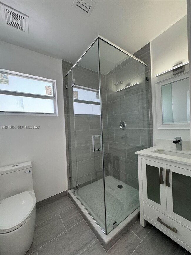 Building Photo - 526 NW 6th St