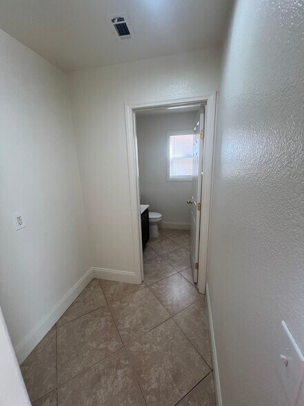 Building Photo - 1313 Paraiso St
