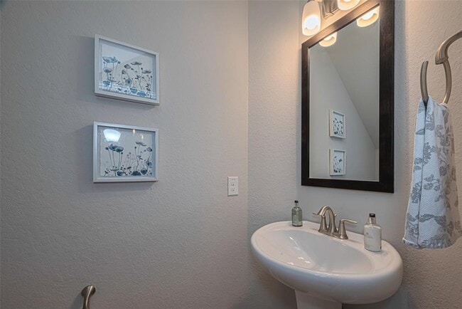Building Photo - 8418 Oak Leaf Point Dr