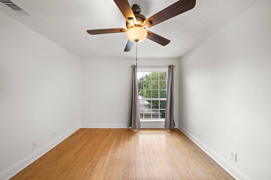 Building Photo - 2220 Bering Dr