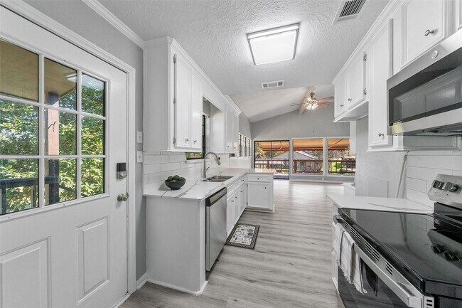 Building Photo - 124 Timbo Trail