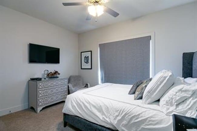 Building Photo - West Side Manhattan Townhome Available July 1!
