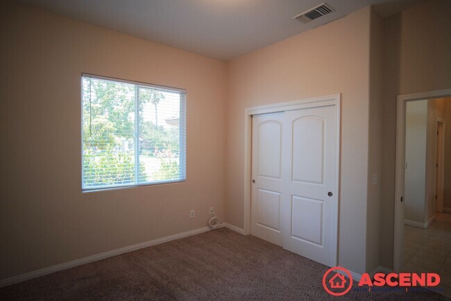 Building Photo - Gorgeous Home in the Southwest!