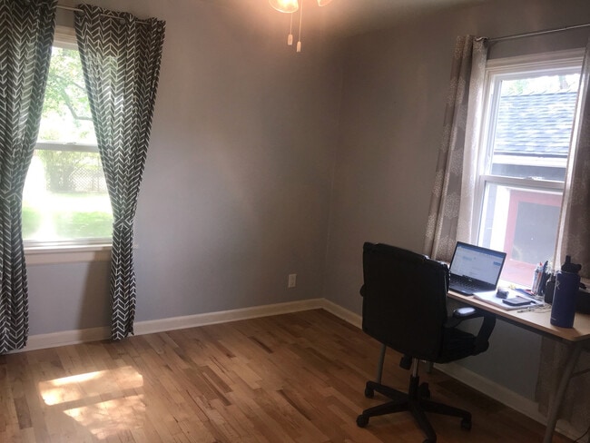Building Photo - Gorgeous 3 bedroom, 2 bath home in great n...