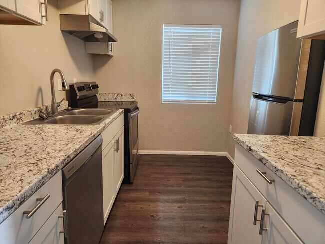 Building Photo - FABULOUS 2 BEDROOMS AND 1 BATHROOM FOR LEASE