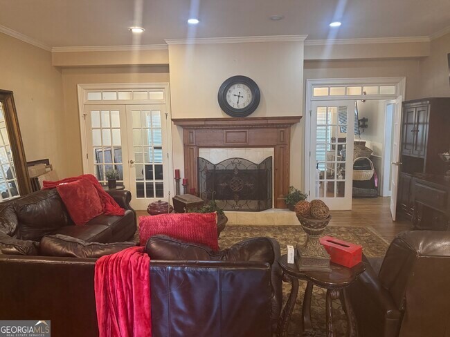 Building Photo - 421 Creekside Dr