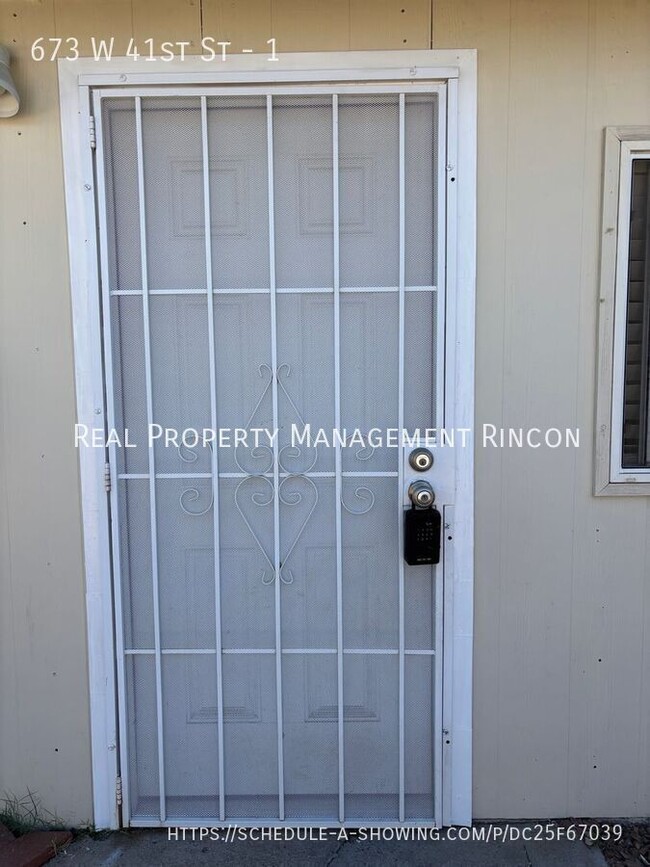 Building Photo - 673 W 41st St
