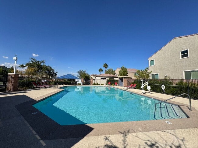 Building Photo - Newer Home with Gated Community Single Fam...