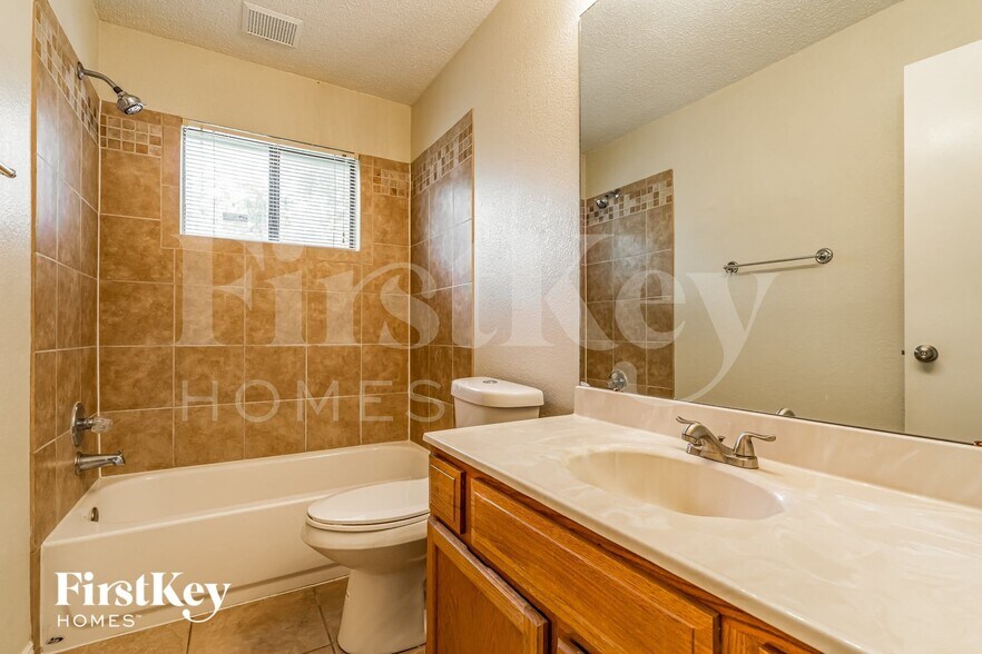 Building Photo - 3305 Country Creek Ln