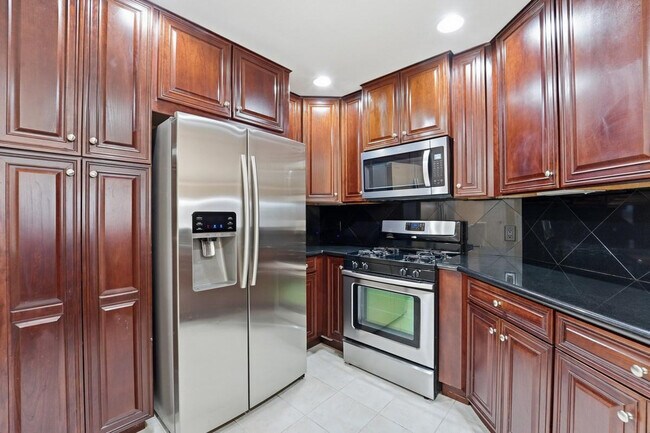 Building Photo - 5350 E Deer Valley Dr